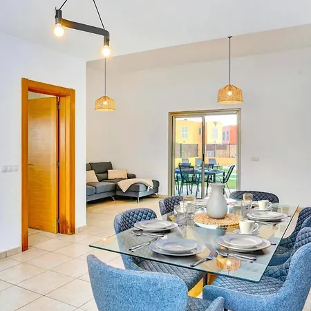 Aurea House By * אנטיגואה