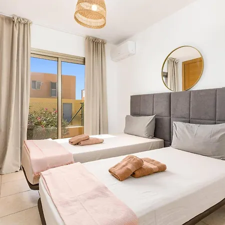 Aurea House By Villa