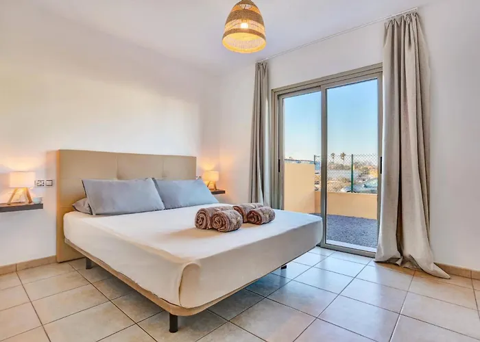 ヴィラ Aurea House By *